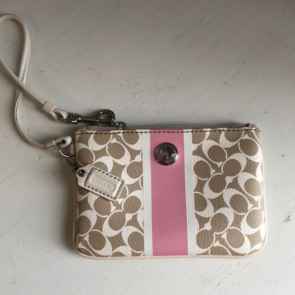 Coach Handbags - Coach wristlet